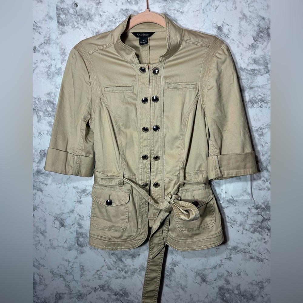 White House Black Market Sz 4 Khaki Beige Short Trench Jacket Silver Button 57